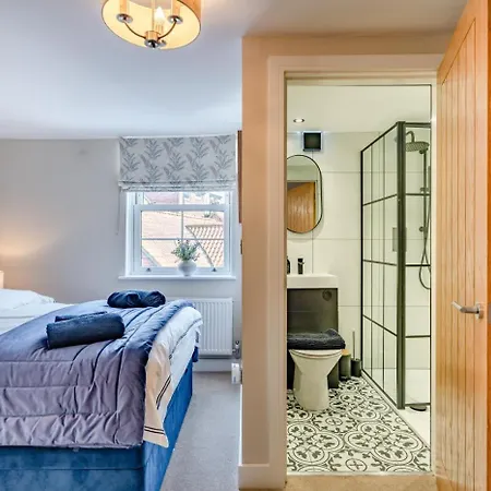 2 Bed In Oc-h32509 *