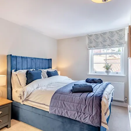 2 Bed In Oc-h32509 *